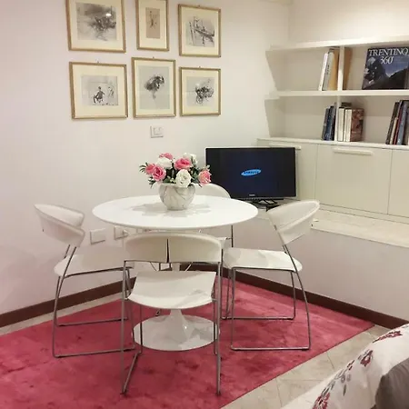 Апартаменты Mini Chic Downtown